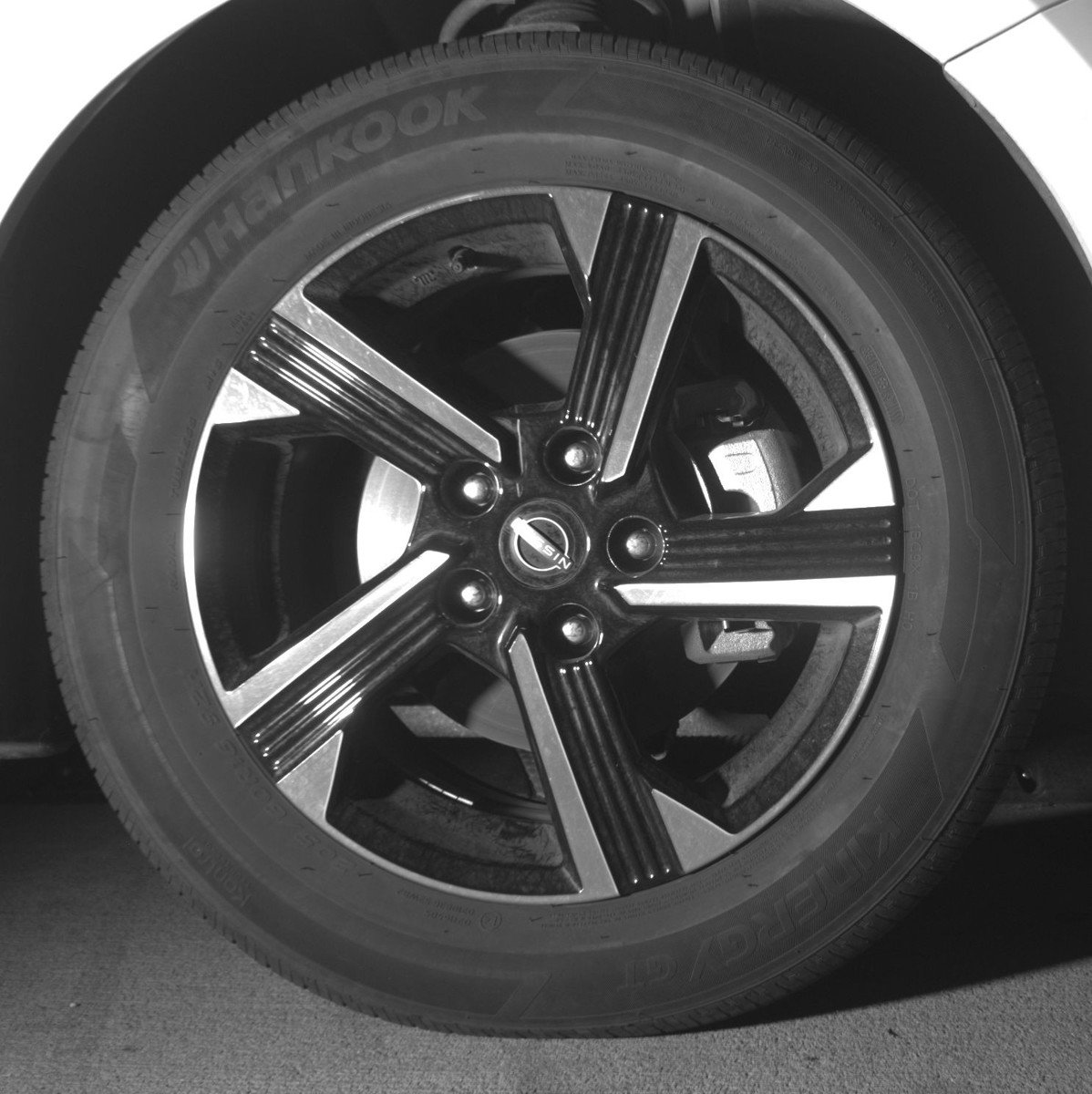Used 2025 Nissan Sentra SV FWD image 13