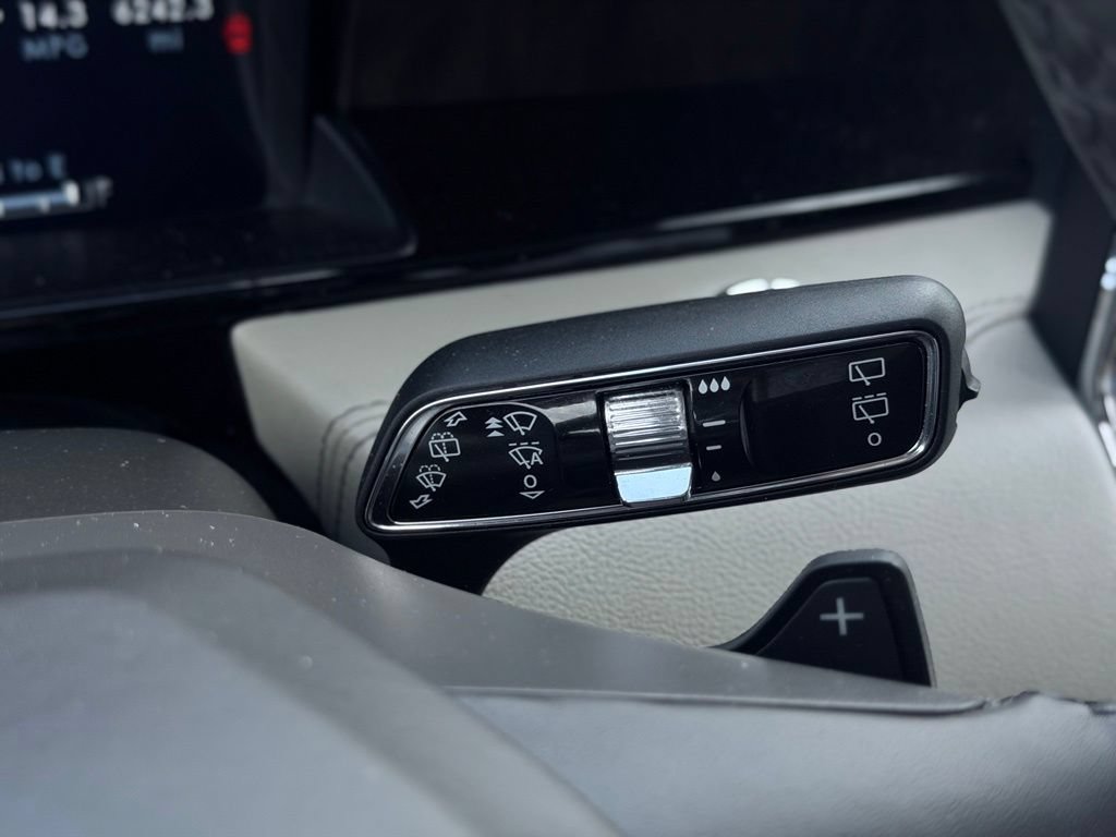 Used 2022 Lincoln Navigator 4WD image 39
