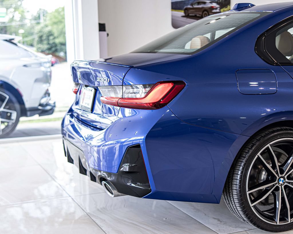 Used 2023 BMW 330i xDrive Sedan w/ M Sport Package AWD/4WD image 12