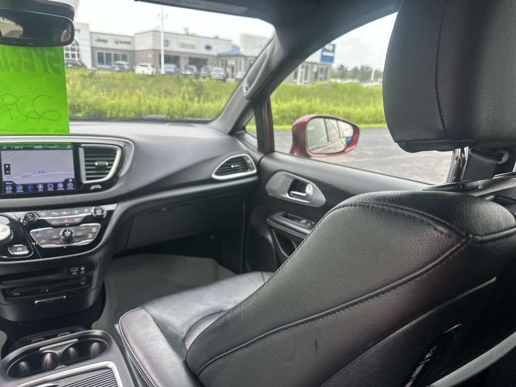 Used 2020 Chrysler Pacifica Touring-L Plus w/ Advanced Safetytec Group FWD image 11