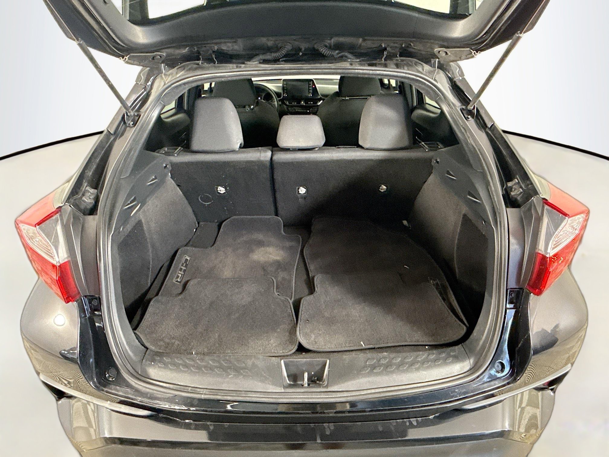 Used 2019 Toyota C-HR LE image 34