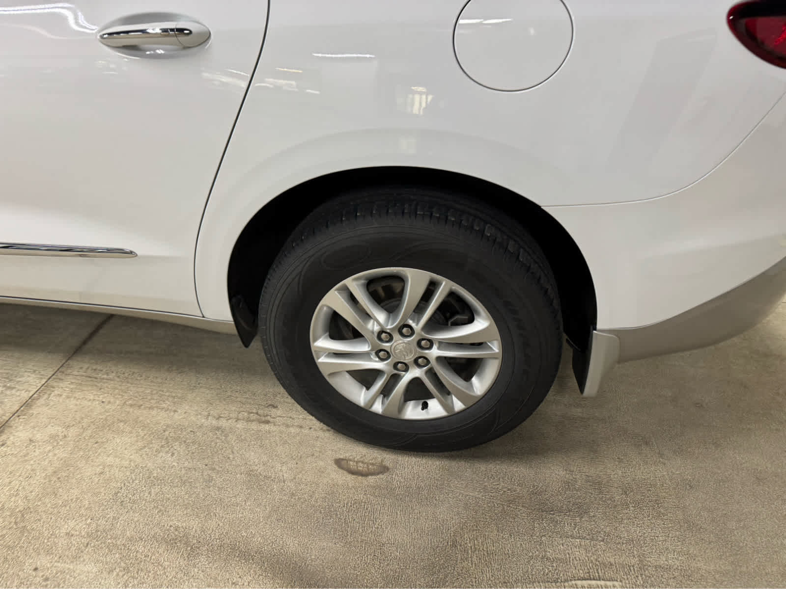 Used 2020 Buick Enclave Essence w/ Sound and Sites Package AWD/4WD image 9