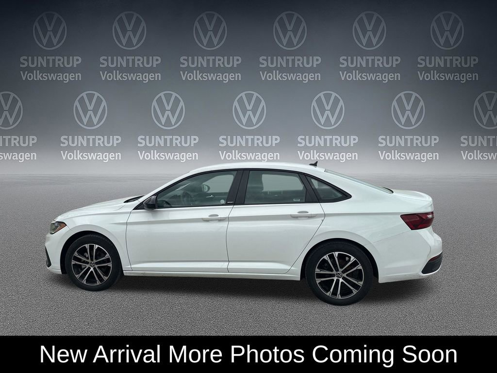 Used 2025 Volkswagen Jetta Sport FWD image 2