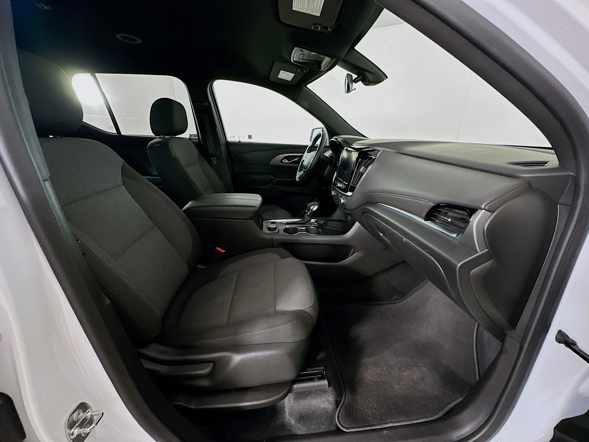 Used 2023 Chevrolet Traverse LT image 32