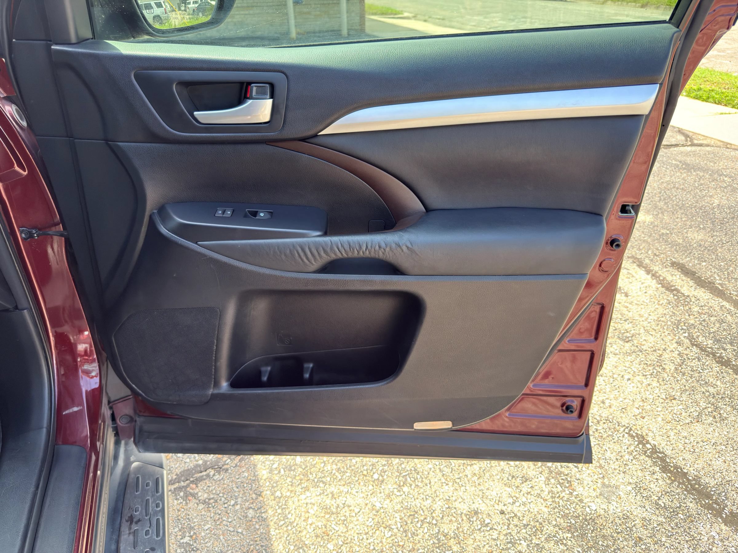 Used 2015 Toyota Highlander XLE FWD image 32