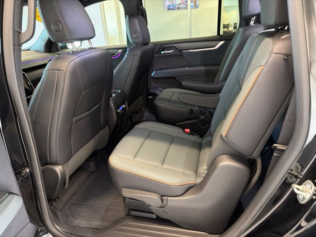 Used 2025 GMC Acadia AT4 w/ LPO, Floor Liner Package AWD/4WD image 18