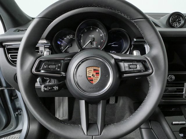 Certified 2026 Porsche Macan AWD/4WD image 9