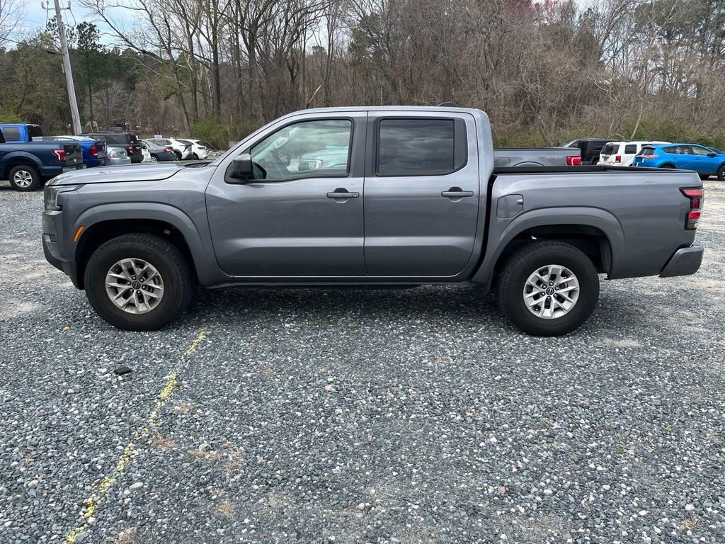 Used 2024 Nissan Frontier SV image 2