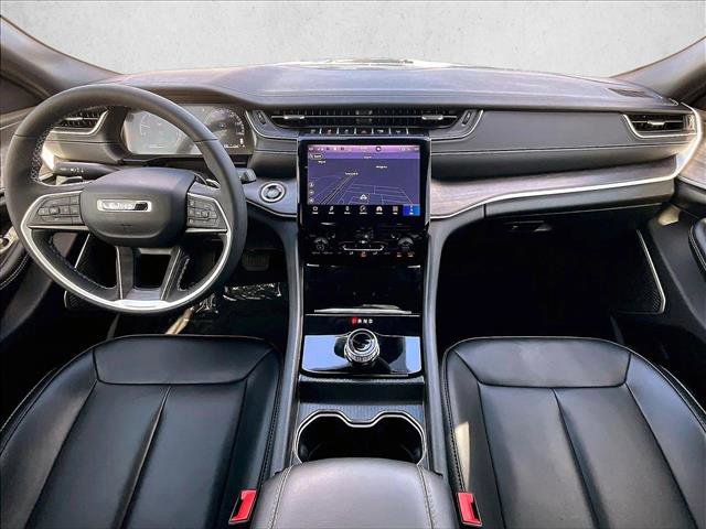 Used 2024 Jeep Grand Cherokee Limited w/ Black Appearance Package image 16