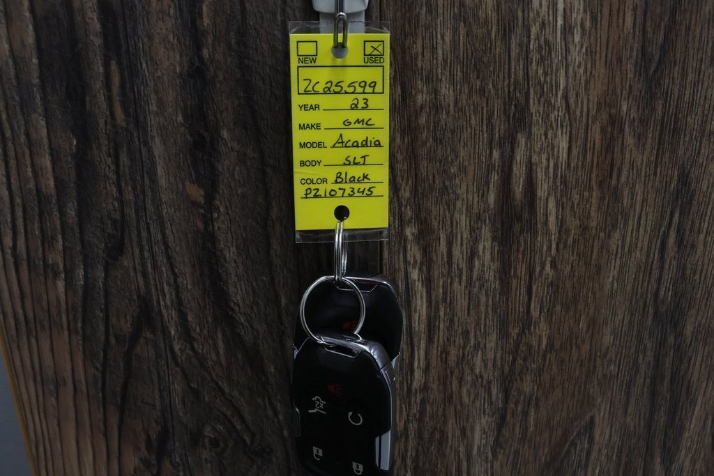 Used 2023 GMC Acadia SLT w/ GMC Pro Grade Package image 37