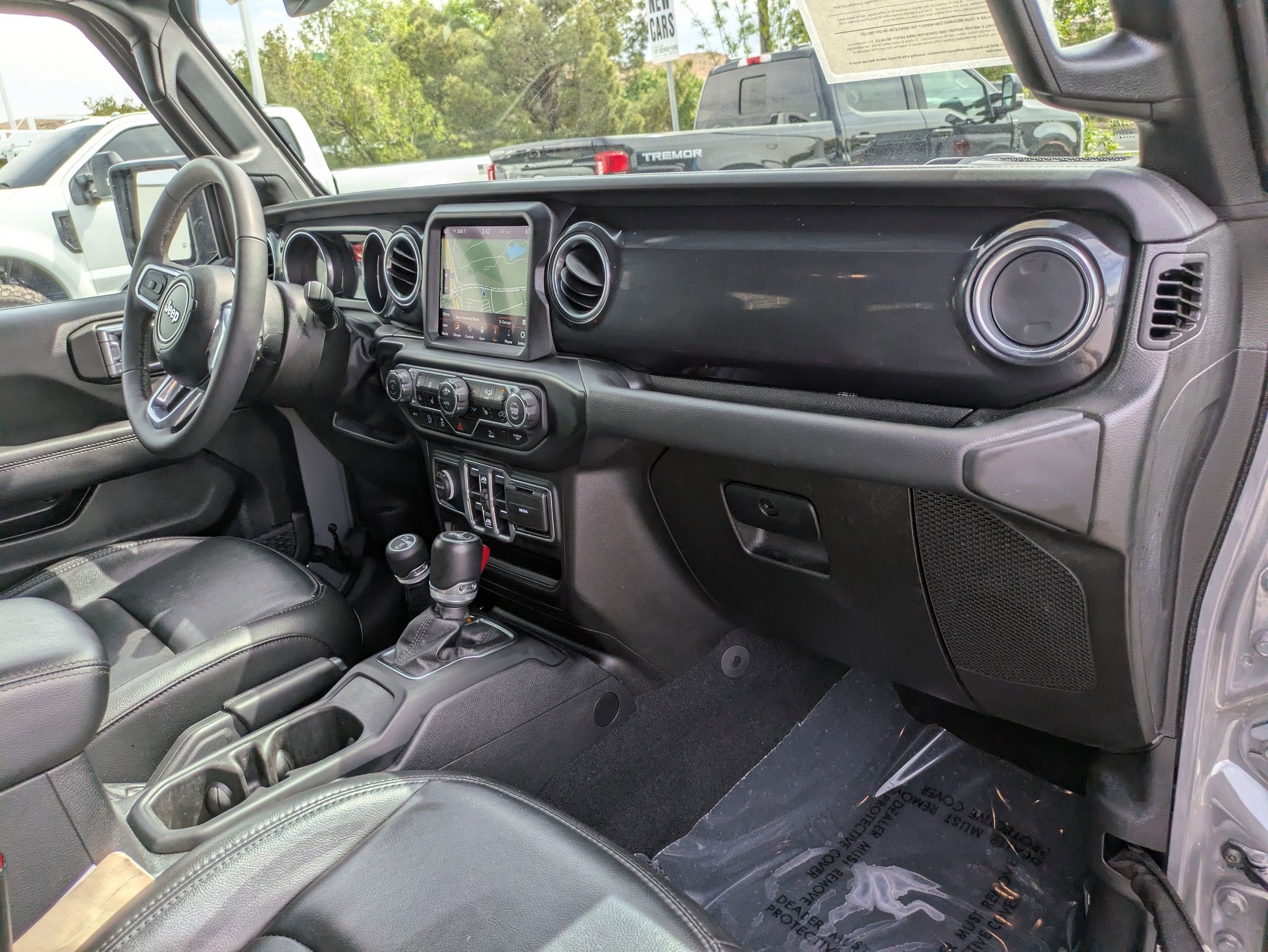 Used 2023 Jeep Wrangler Unlimited Sahara AWD/4WD image 32