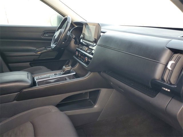 Used 2024 Nissan Pathfinder SV image 36