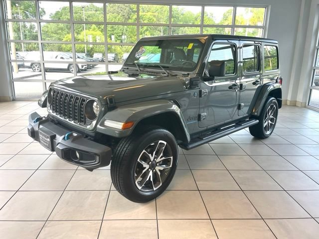 Certified 2024 Jeep Wrangler Unlimited w/ Convenience Group AWD/4WD image 3