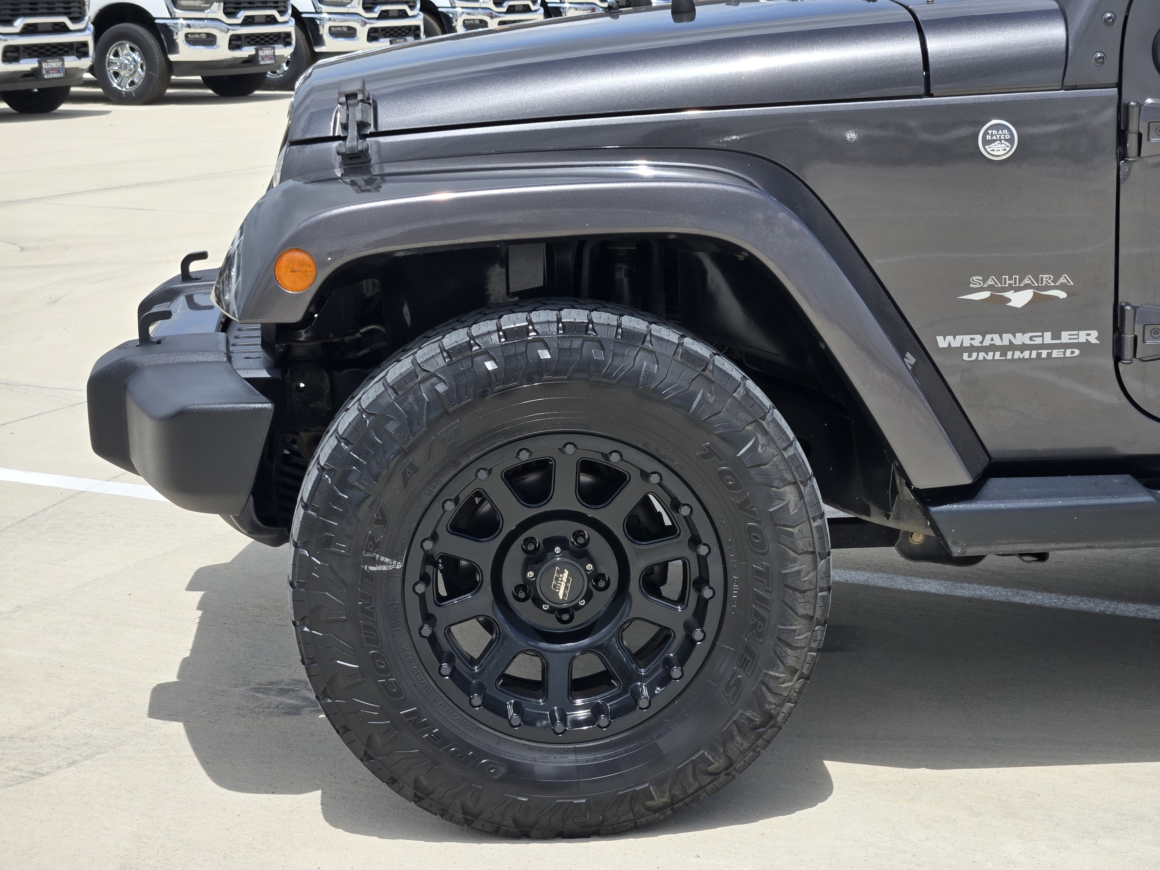 Used 2017 Jeep Wrangler Unlimited Sahara w/ Dual Top Group AWD/4WD image 9