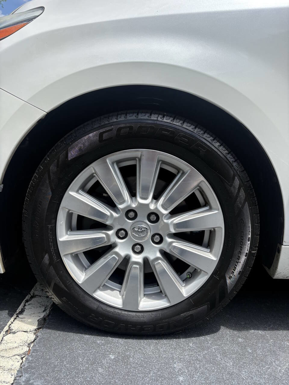 Used 2017 Toyota Sienna Limited Premium FWD image 15