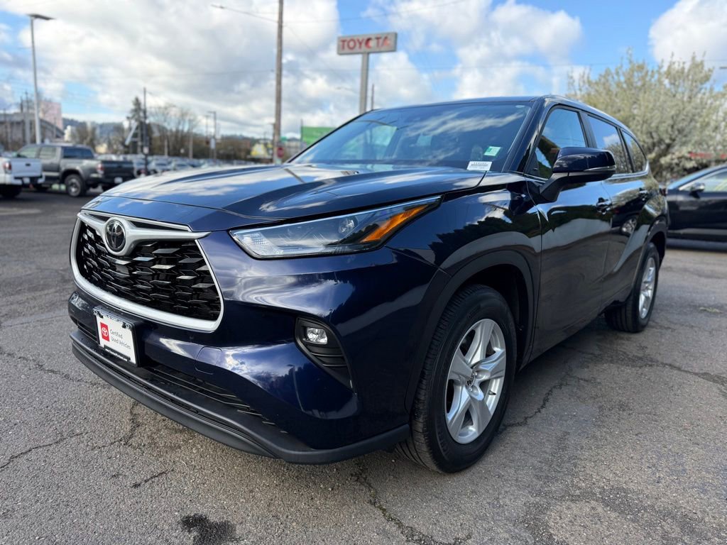 Certified 2025 Toyota Highlander LE image 4