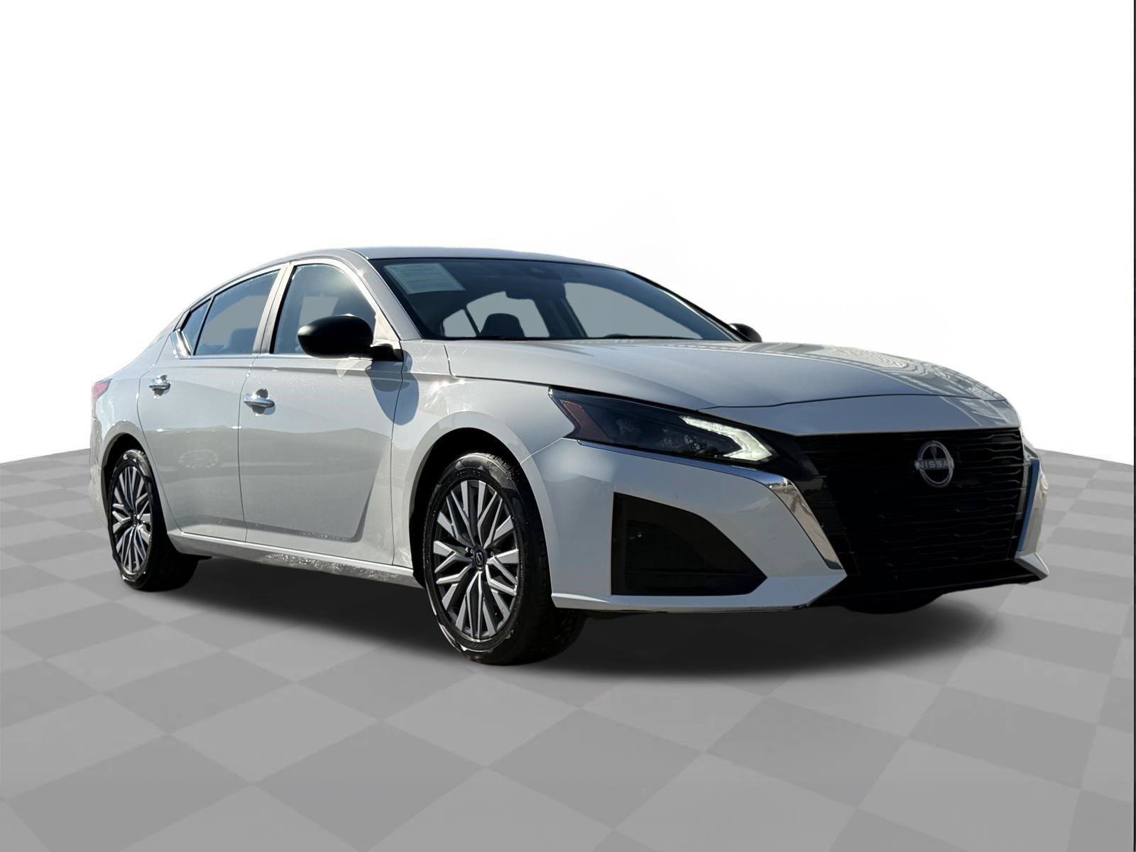 Used 2025 Nissan Altima 2.5 SV FWD image 7