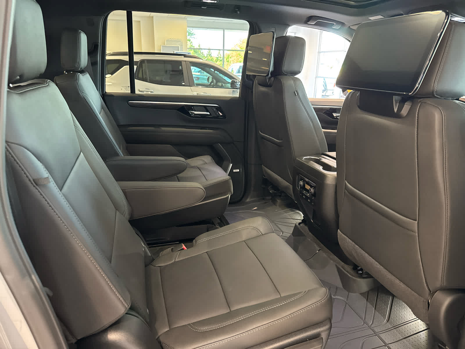 New 2026 Chevrolet Suburban Z71 w/ Z71 Off-Road Package AWD/4WD image 13