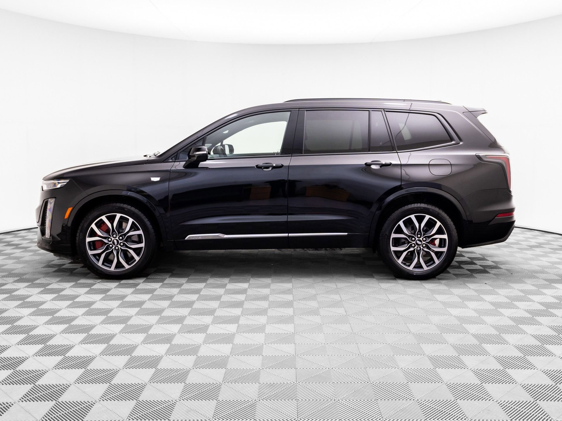 Certified 2025 Cadillac XT6 Sport w/ Platinum Package AWD/4WD image 2