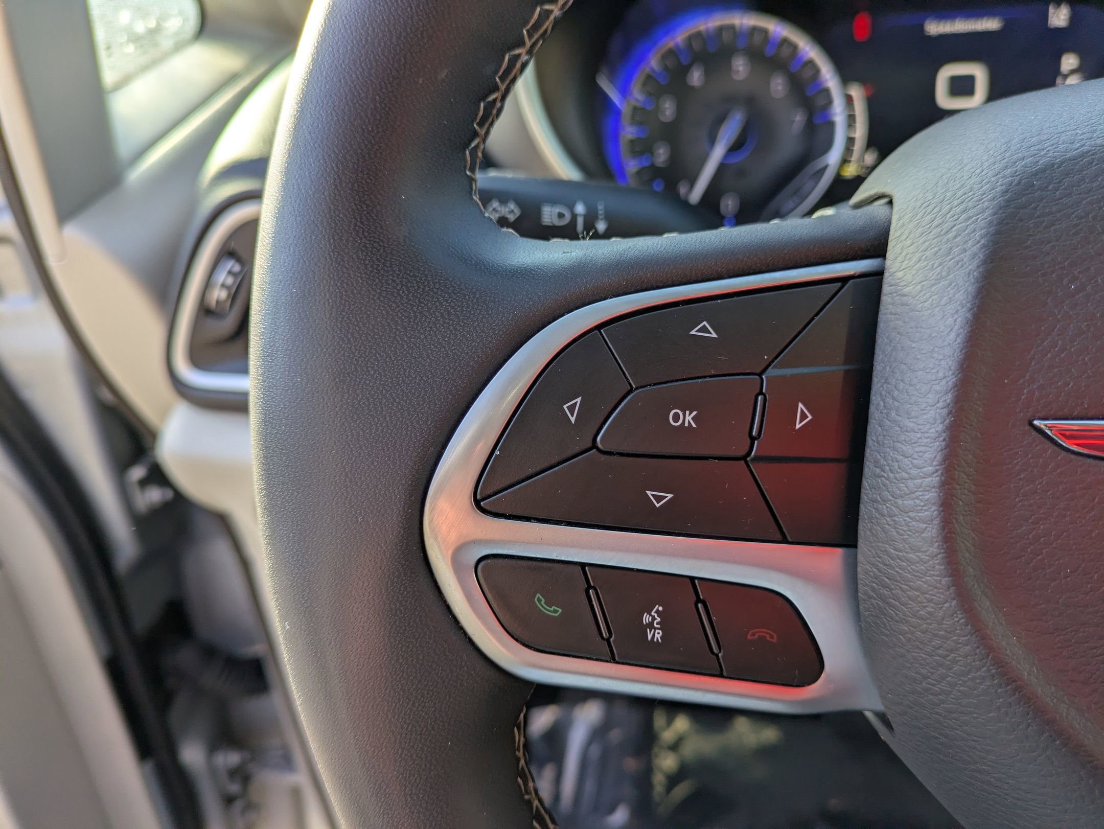 Used 2023 Chrysler Pacifica Touring-L image 17