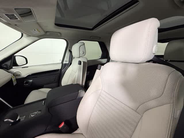 New 2026 Land Rover Discovery S AWD/4WD image 5