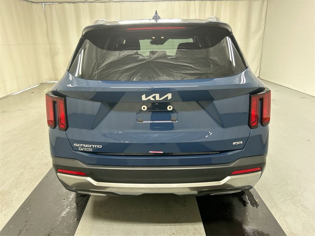 Certified 2025 Kia Sorento S image 22