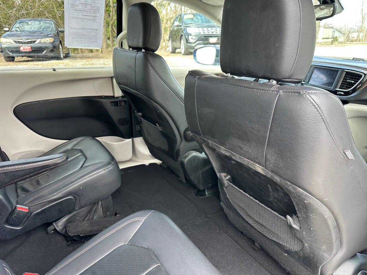 Used 2018 Chrysler Pacifica Touring-L w/ Tire & Wheel Group image 15