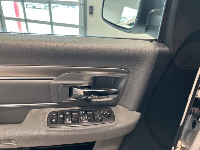Used 2018 RAM 1500 Classic SLT image 9