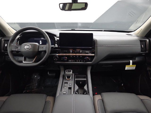 New 2026 Nissan Pathfinder Platinum w/ Accent Package FWD image 18