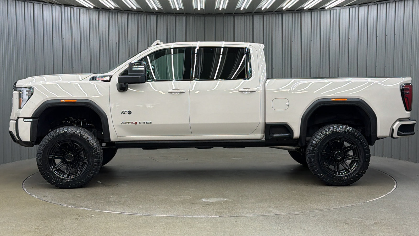 Used 2026 GMC Sierra 2500 AT4 AWD/4WD image 2