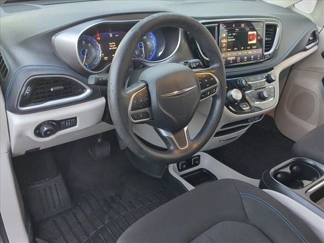 Used 2021 Chrysler Pacifica Touring FWD image 10