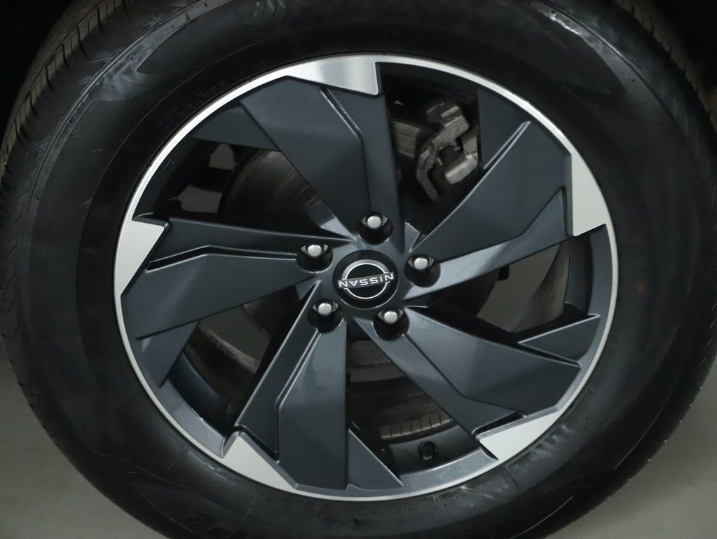 Used 2025 Nissan Rogue SV image 38