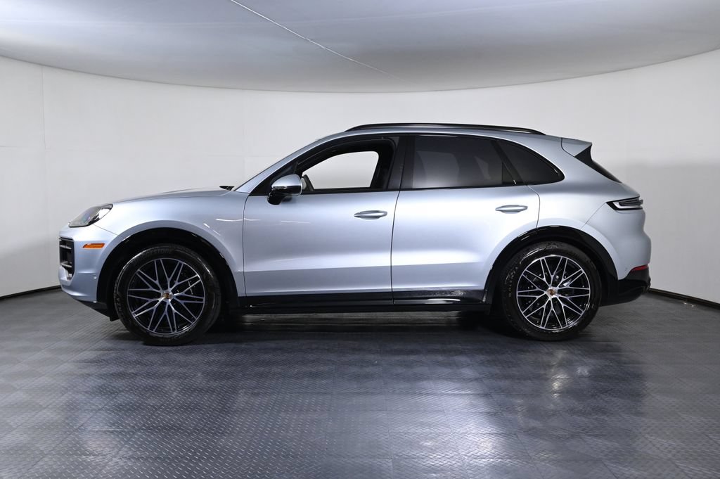 Certified 2025 Porsche Cayenne GTS AWD/4WD image 2