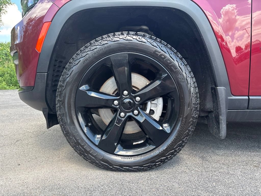Used 2023 Jeep Grand Cherokee L Laredo AWD/4WD image 9