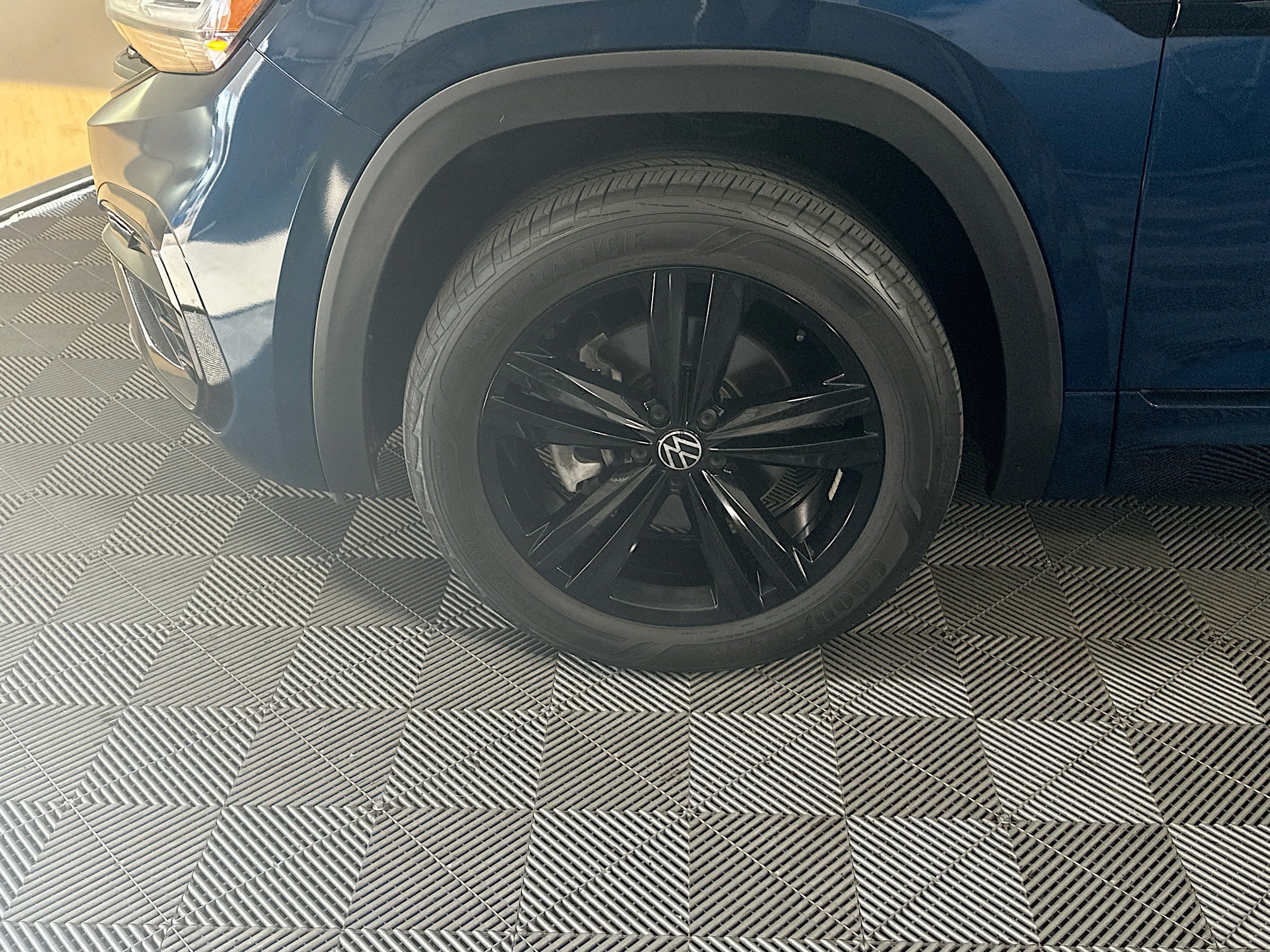 Used 2022 Volkswagen Atlas SEL R-Line AWD/4WD image 11