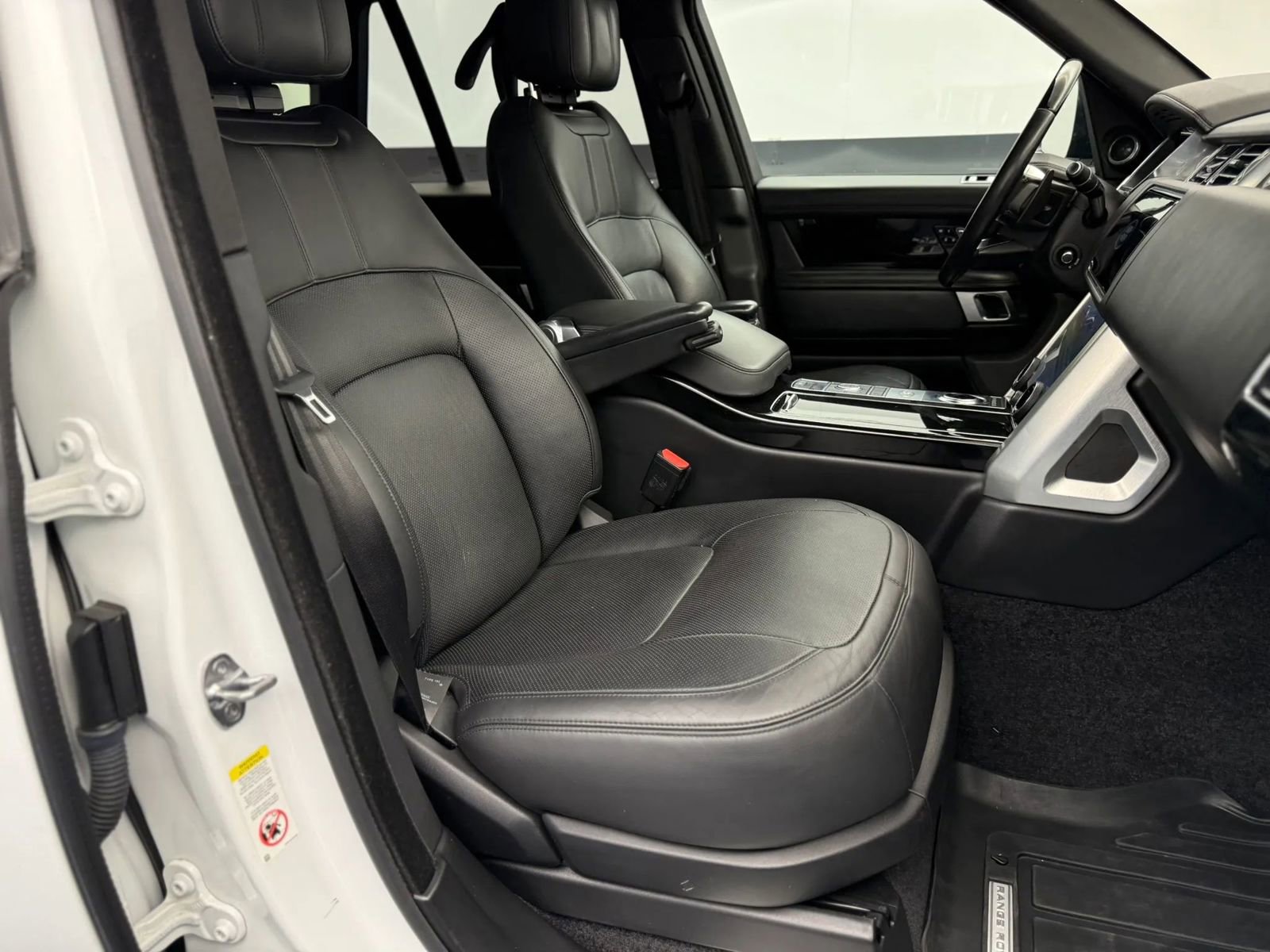 Used 2020 Land Rover Range Rover HSE image 30