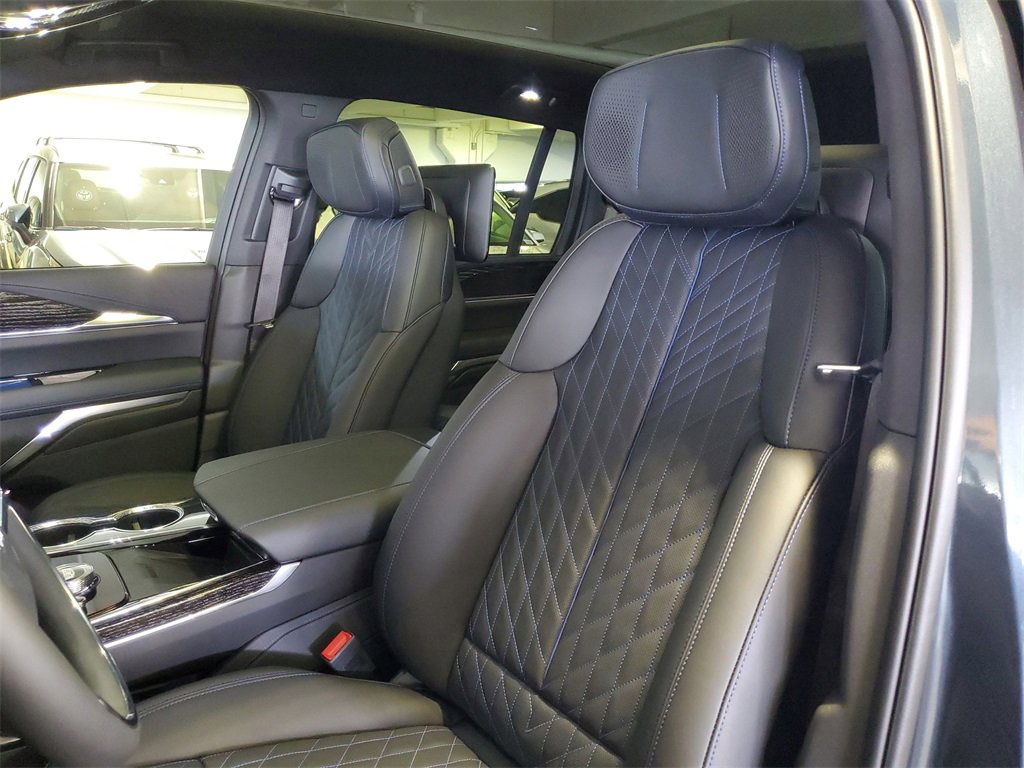 New 2026 Cadillac Escalade IQ Sport 1 w/ LPO, ONYX Package image 19