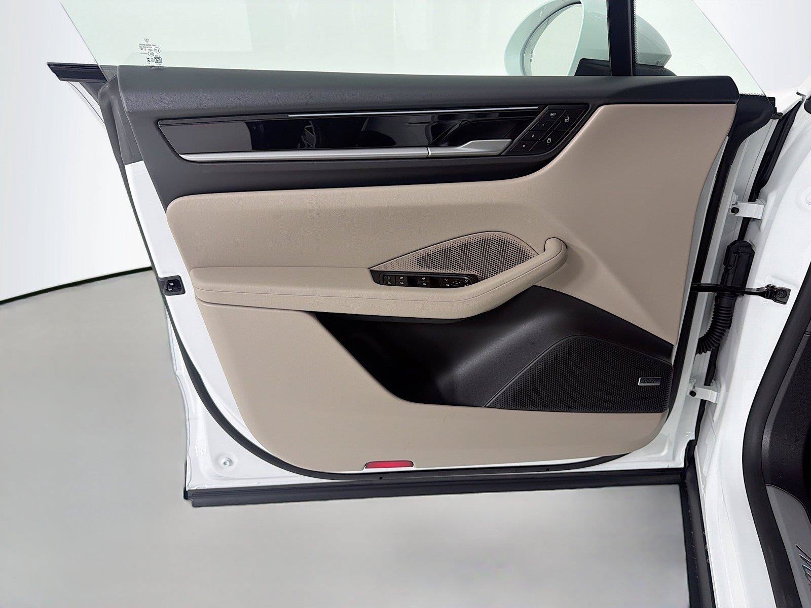 Certified 2026 Porsche Macan Electric RWD image 6