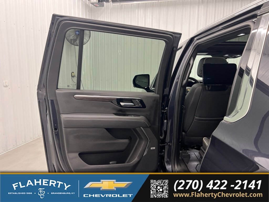 Used 2025 Chevrolet Suburban Premier AWD/4WD image 10