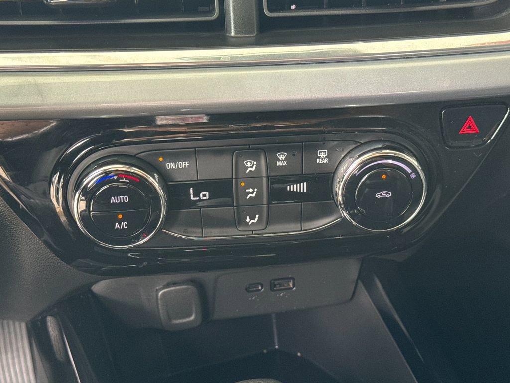 Used 2024 Chevrolet Trax LT FWD image 21