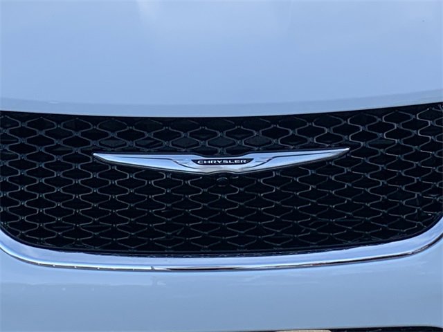 New 2026 Chrysler Pacifica Select image 9