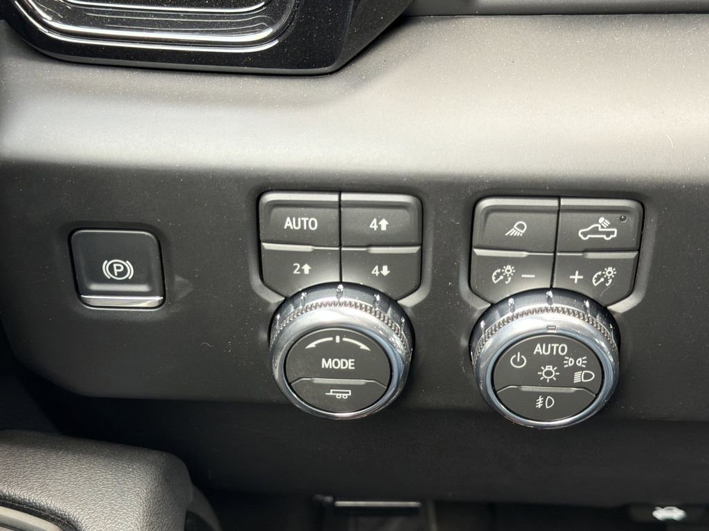 New 2026 GMC Sierra 1500 AT4 w/ Technology Package image 11