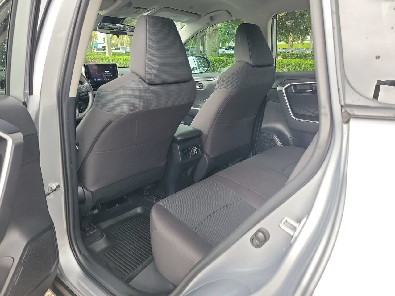 Used 2024 Toyota RAV4 LE FWD image 9