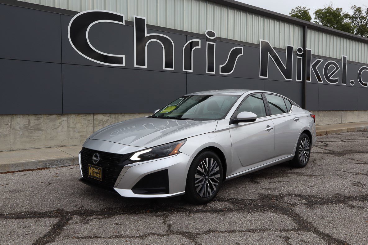 Used 2023 Nissan Altima 2.5 SV