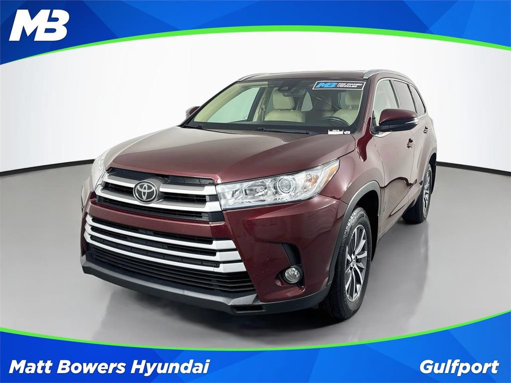 Used 2017 Toyota Highlander XLE AWD/4WD image 1