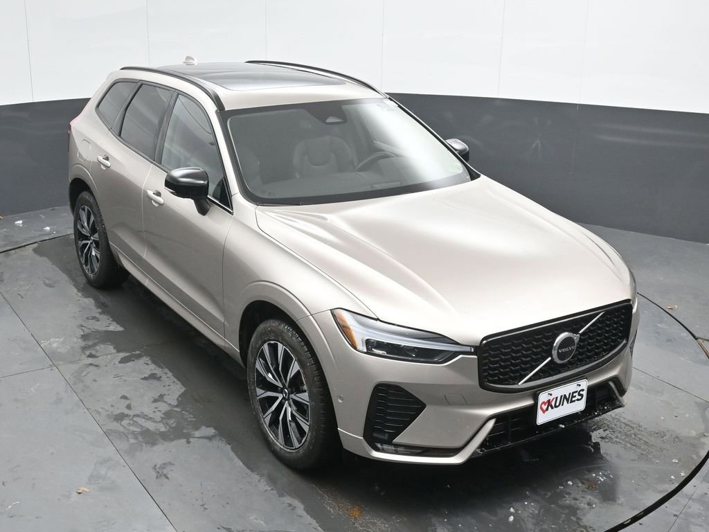 Used 2025 Volvo XC60 B5 Plus image 38