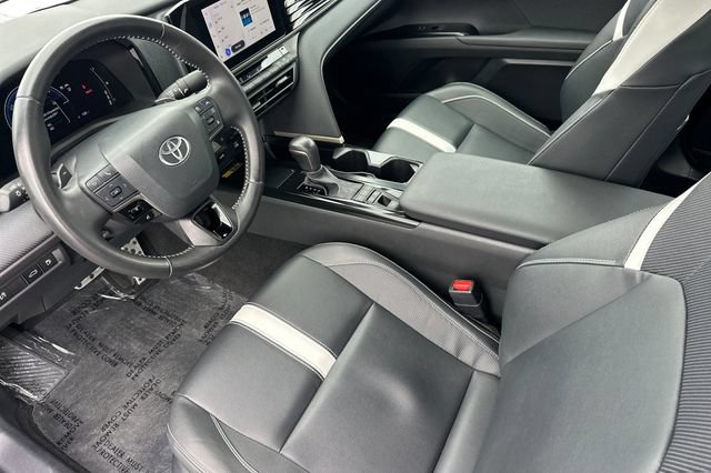 Used 2025 Toyota Camry SE FWD image 11