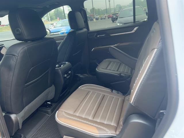 New 2026 GMC Acadia Denali Ultimate w/ LPO, Floor Liner Package AWD/4WD image 15