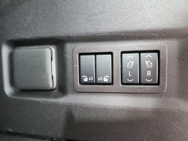 Used 2025 GMC Yukon Denali RWD image 47