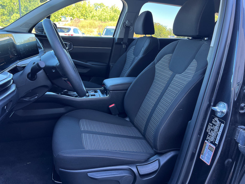 Certified 2025 Kia Sorento LX FWD image 15